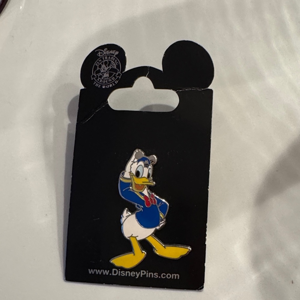 Donald Duck, Disney pin